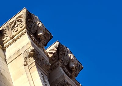 Chiens extérieurs de l'église des dominicains de Marseille